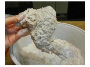 最后再沾一层干粉