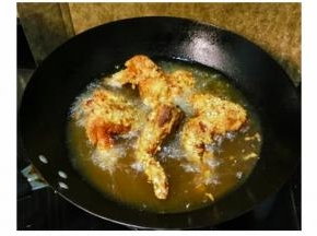 待油温升至七成热复炸一下