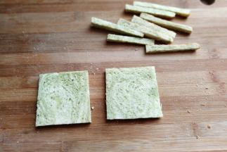 把吐司四周硬边切去