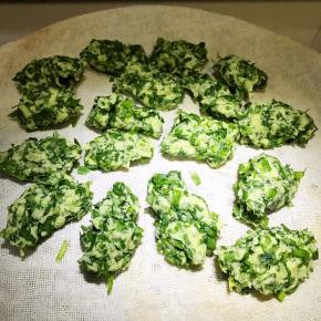 放笼屉上与窝窝头同时蒸，上气蒸上15分钟就可以了。