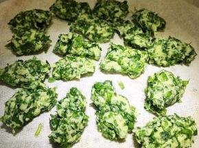 放笼屉上与窝窝头同时蒸，上气蒸上15分钟就可以了。