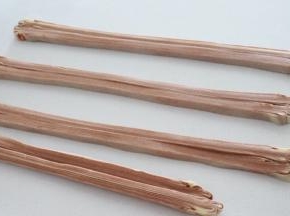 将面团平均切割成8条，每两条为一组