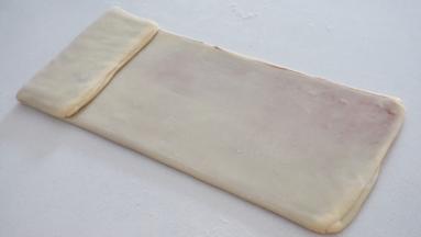 将面团1/8向下折