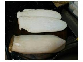 杏鲍菇洗净切薄片