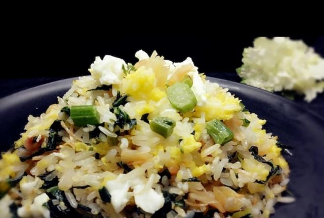 瑶柱菜心粒蛋炒饭