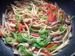 待汤汁收干，关火。