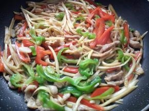 待汤汁收干，关火。