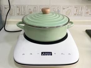 盖好锅盖，开大火煮开。