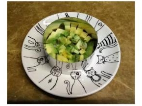 放入一层牛油果