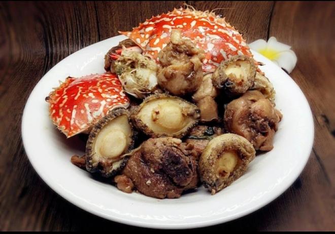 鲍鱼鸡煲蟹