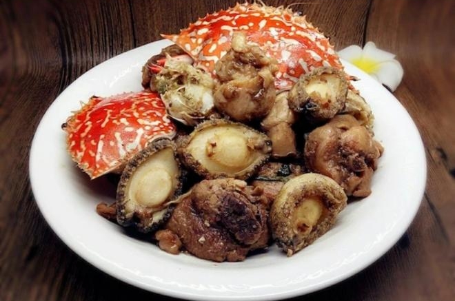 鲍鱼鸡煲蟹