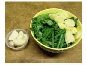 蔥、姜、香菜、蒜洗淨切好備用