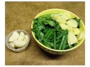 蔥、姜、香菜、蒜洗淨切好備用