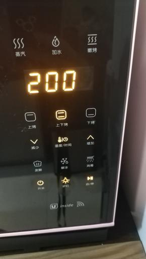 入烤箱200度中层20分钟