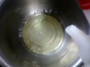 蛋清滴几滴白醋