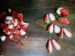 草莓切大块和小粒