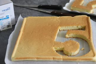 用法焙客的数字模画出形状。并用刀切割。