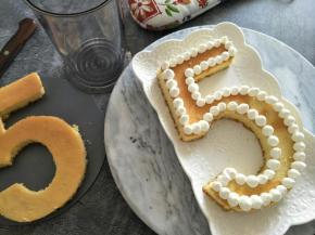 数字周边挤奶油