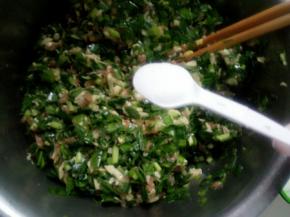 这时候给馅里放盐搅匀