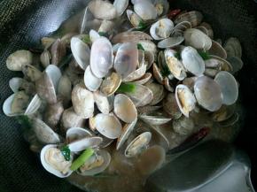 炒至蛤蜊入味，关火