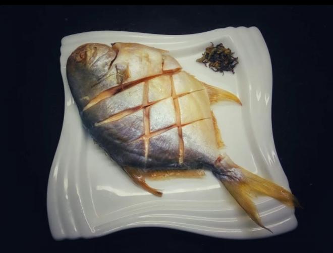 茶香熏烤鲳鱼