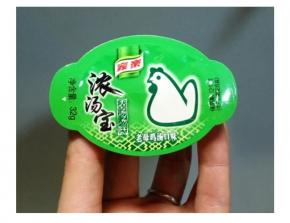 放入一块浓汤宝