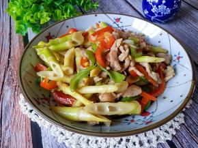 竹笋肉丝成品图。