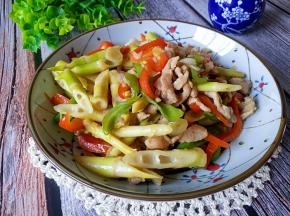 竹笋肉丝成品图。