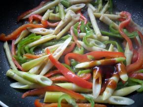 放入一勺李锦记财神蚝油。