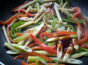 放入一勺李锦记财神蚝油。