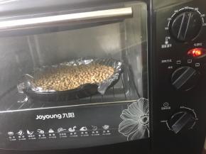 拿掉黄豆和锡箔纸，继续烤15分钟