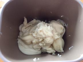 这是用料理机打好的样子，放入面包机中