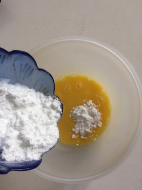 加糖粉搅拌均匀。