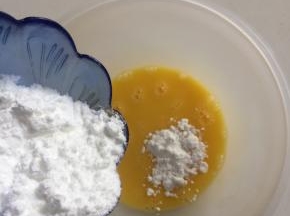 加糖粉搅拌均匀。