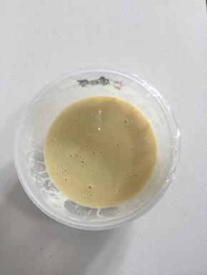 用保鲜膜密封静置半小时。