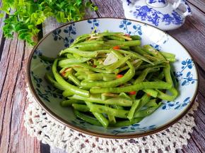 鲜辣豆角成品图。