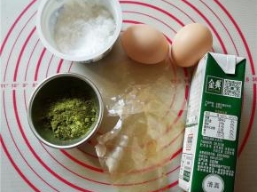 将所需食材准备好。