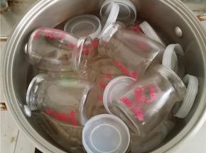 布丁瓶热水煮沸消毒。