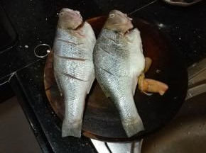 二周后取出鱼，洗净腐乳沥干水分