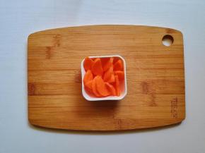 胡萝卜洗净去皮切片