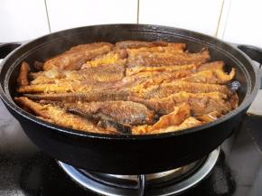 最后放入适量的盐调味，将汤汁收至浓稠或个人喜欢的程度即可。