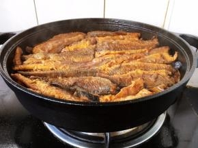 最后放入适量的盐调味，将汤汁收至浓稠或个人喜欢的程度即可。