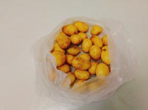 取出适量小土豆