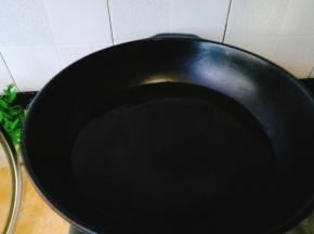锅里放水