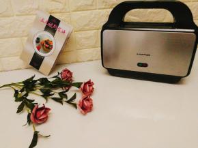 这个是款多功能华夫饼机，超级好用，一键即可