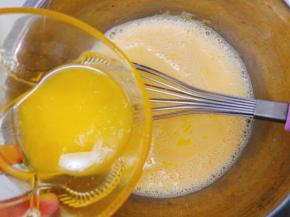 加入黄油，打至完全融合即可