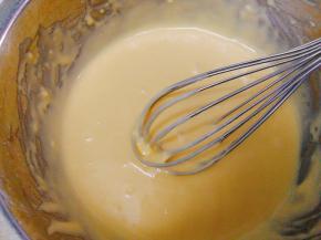 用划Z字手法将面粉无颗粒状