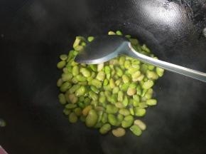 汤汁变少。