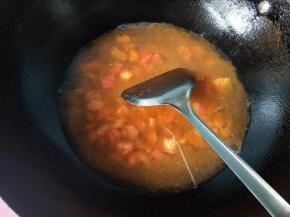 放一碗清水，烧开。