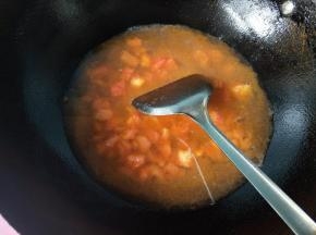 放一碗清水，烧开。